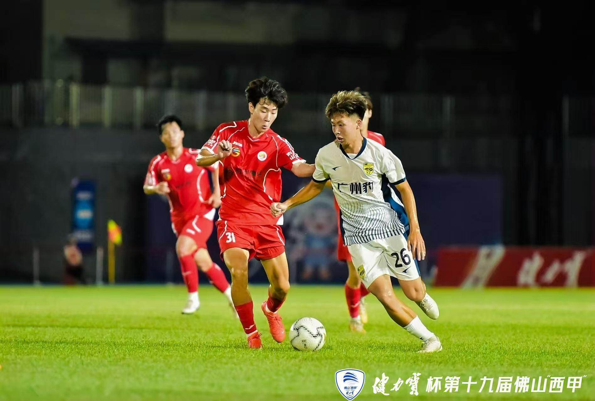 KAiyun Sports登录入口-广州队窗口期再遭质疑，志在西甲名次提升，球迷炸锅，身体对抗强度拉满(西甲女球迷进球)